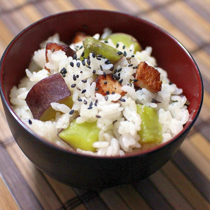 炊飯器で簡単♪ベーコンとサツマイモのご飯